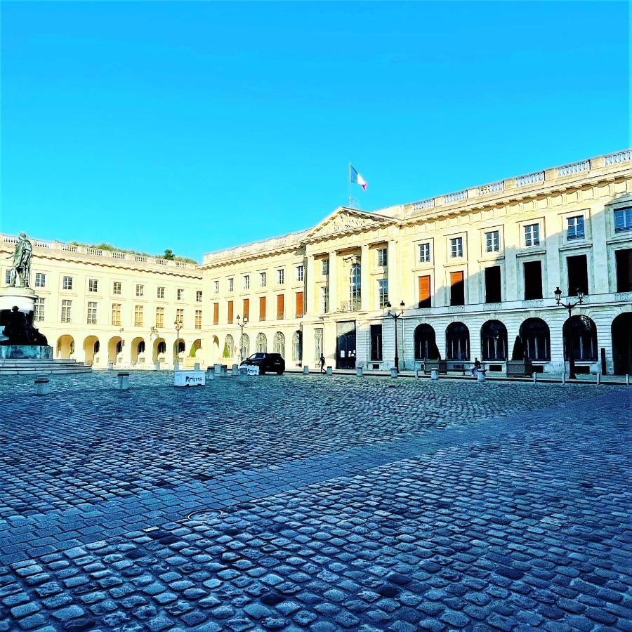 Charme De L'Ancien Pour Cet Appartement Entierement Renove Dans L'Hypercentre De ריימס מראה חיצוני תמונה
